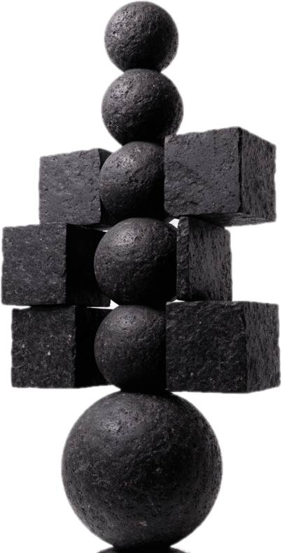 Escultura de esferas y cubos de piedra volcánica