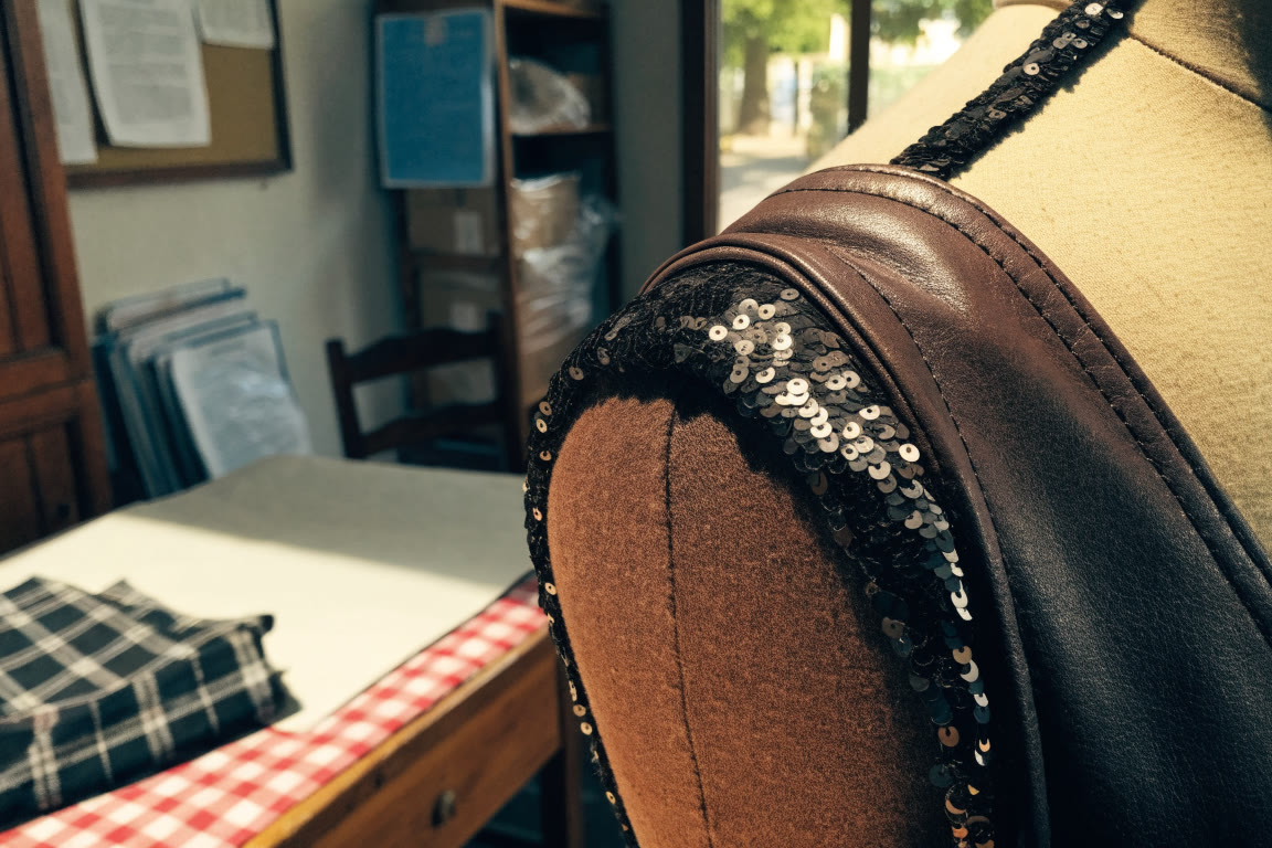 Detalle de costura y terminación textil