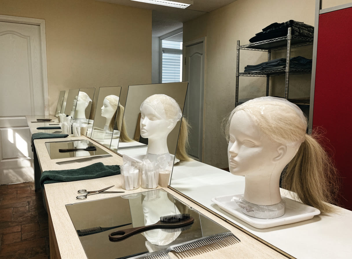 Estaciones de belleza organizadas para práctica